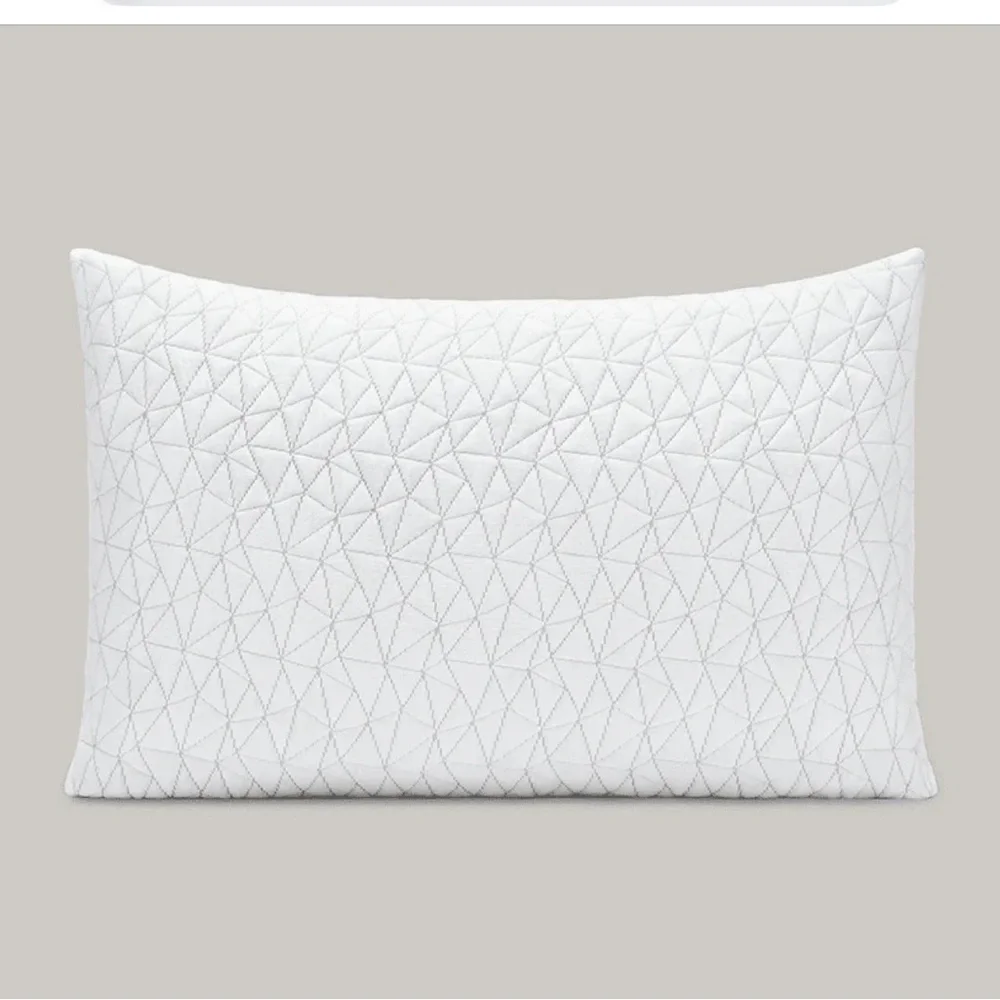 COOP Original Adjustable Pillow Classic Shape, Queen, White, NWT